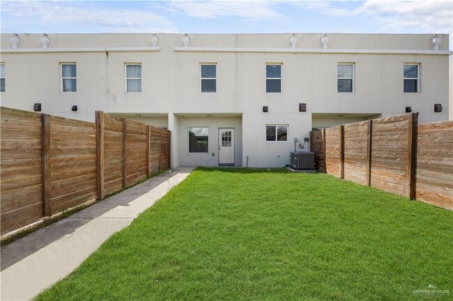 Building Photo - 2600 Mimosa St