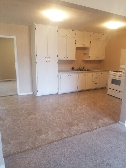 Building Photo - 405 4th Ave