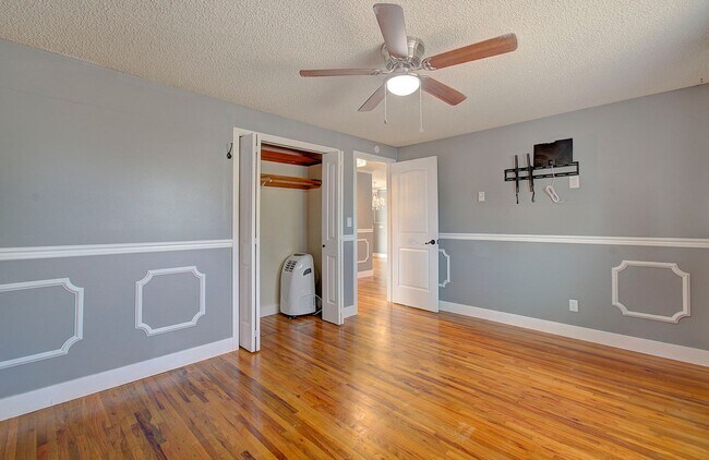 Building Photo - Welcome to this Beautifully Remodeled Ranc...