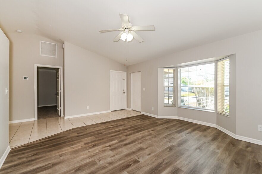 Building Photo - 4658 Sierra Ln