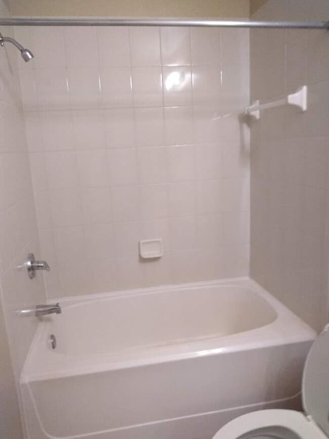 Building Photo - Beautiful one-bedroom condominium in the d...