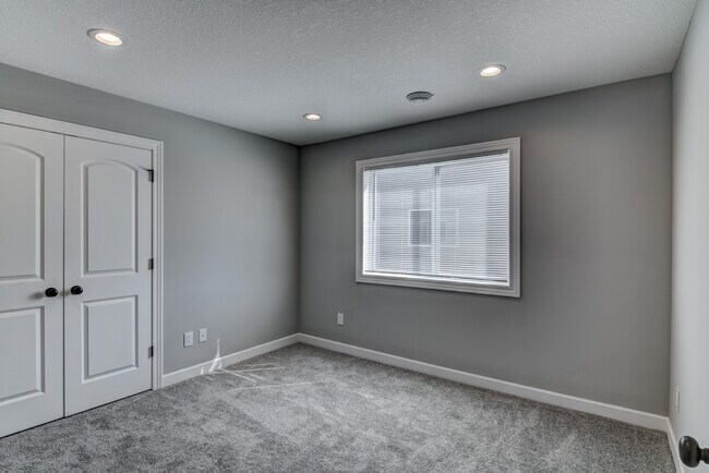 Building Photo - 600 W 9th St