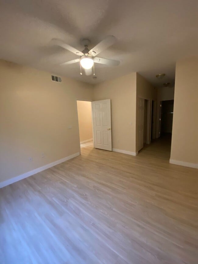 Building Photo - 1ST FLOOR 2 BED, 2 BATH CONDO, GATED COMMU...