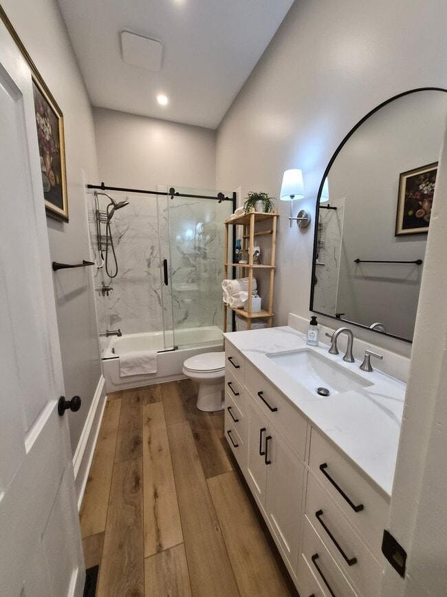 Building Photo - Full Furnished 2 Bed/1 Bath with Utilities Included