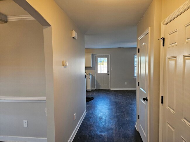 Building Photo - 211 Breakwater Dr