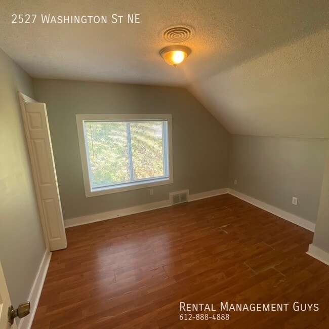 Building Photo - 4 Bedroom Home! Updated Kitchen and Office!