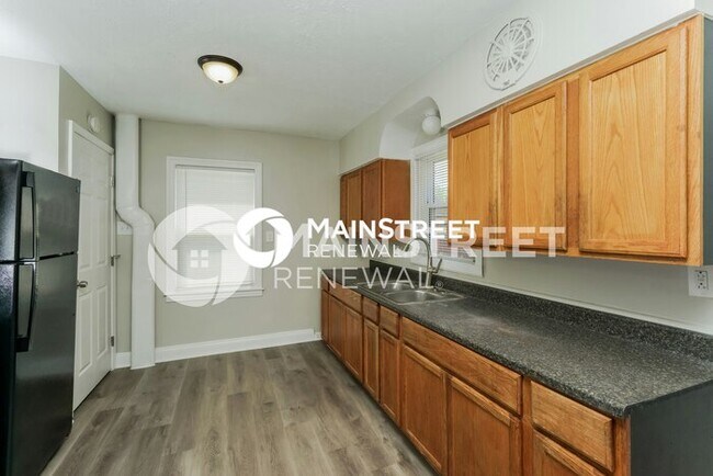 Building Photo - 3 Bedroom Pet-Friendly Home in Louisville, KY with Main Street Renewal