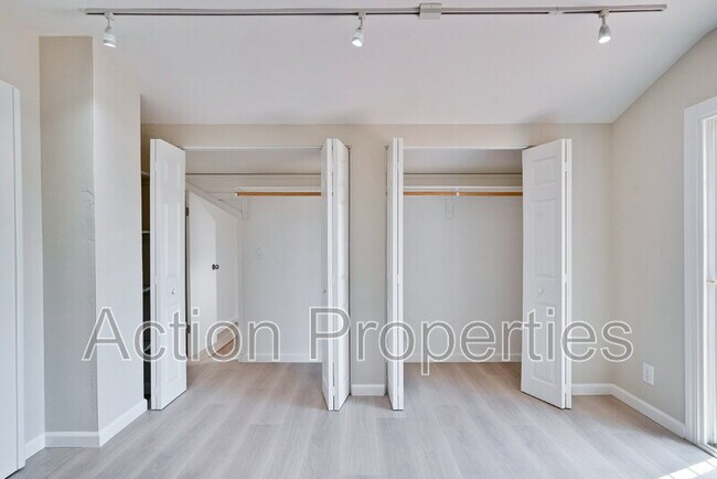 Building Photo - 3806 Century Dr