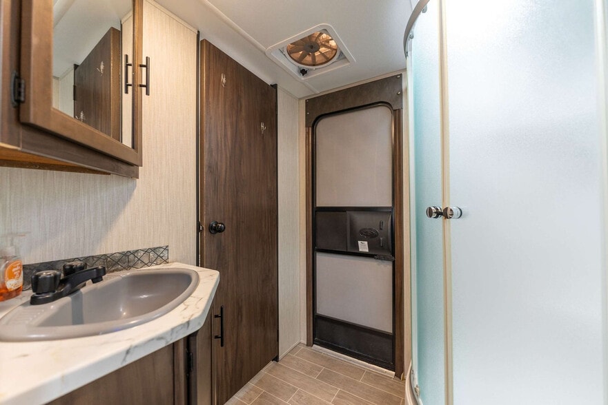 Building Photo - 1905 W St Louis St