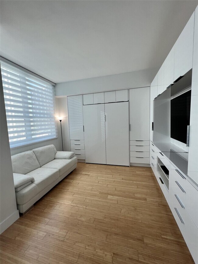 Building Photo - 133 NE 2nd Ave