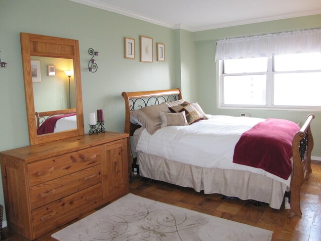 Building Photo - 2 Hawthorne Pl