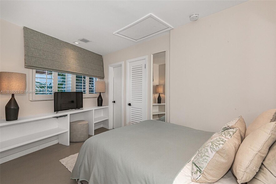 Building Photo - 375 Harbor Ct