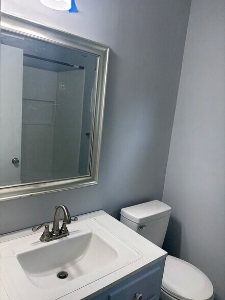 Building Photo - 6225 Branch Hill Cir