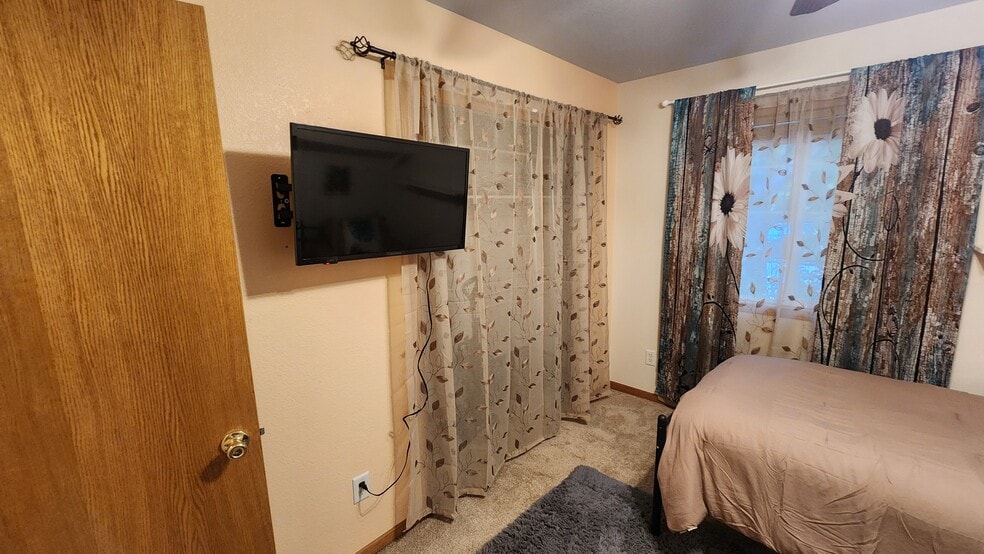 Building Photo - 371 Cardinal Ave