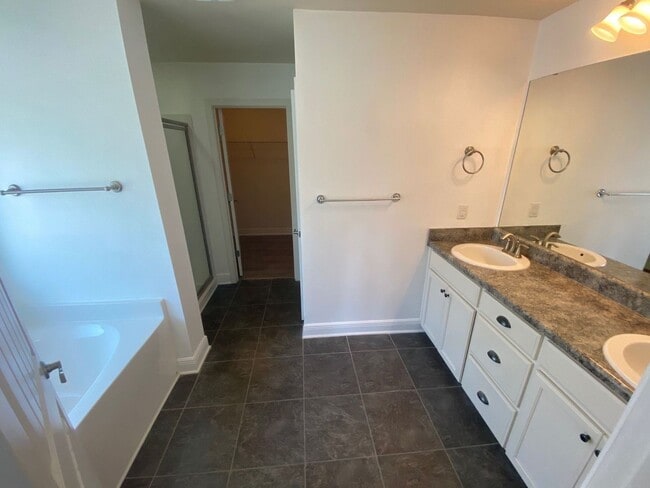 Building Photo - Gulf Breeze - Bay Ridge Park - 4 bedroom, 2 bathroom