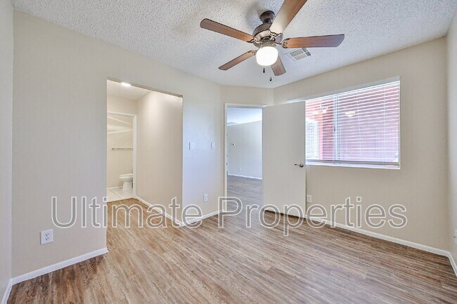 Building Photo - 10815 W Northern Ave