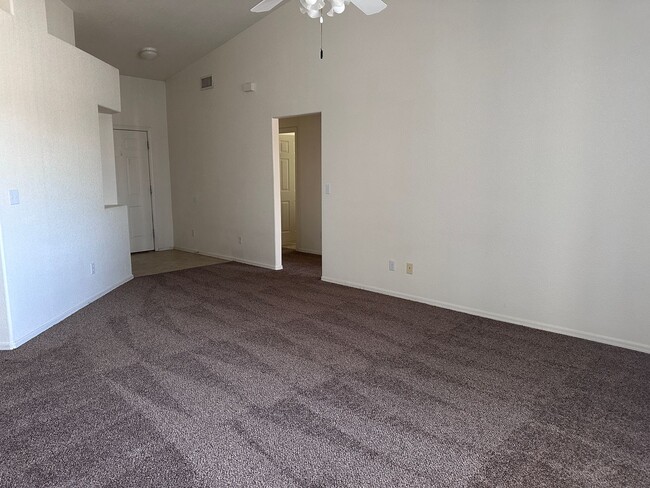 Building Photo - 2 BR 2Ba Home with YARD, Garage, close to Hwy 95 Fort Mohave