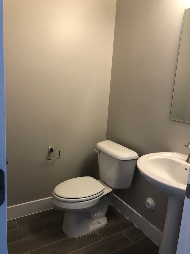 Building Photo - 655 S Malorie Wy