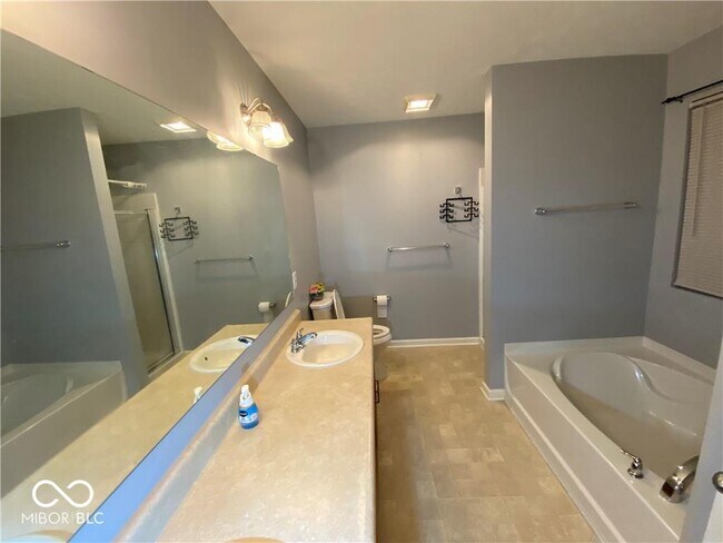 Building Photo - 5221 Bombay Dr