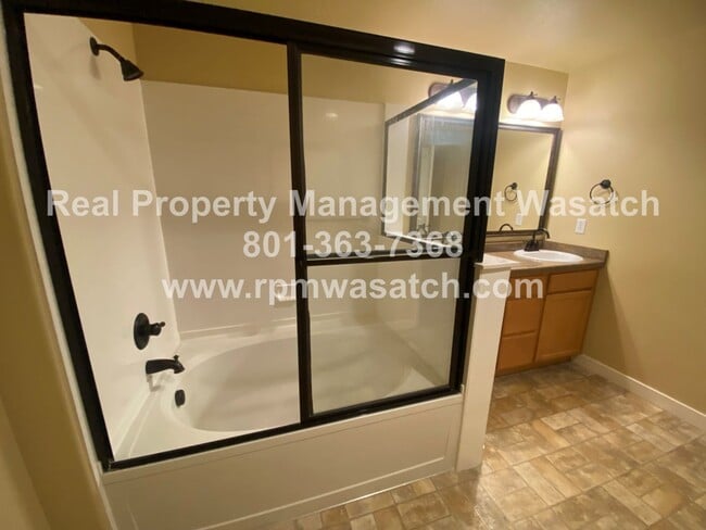 Building Photo - Check Out This Beautiful 2 Bedroom 2 bathr...