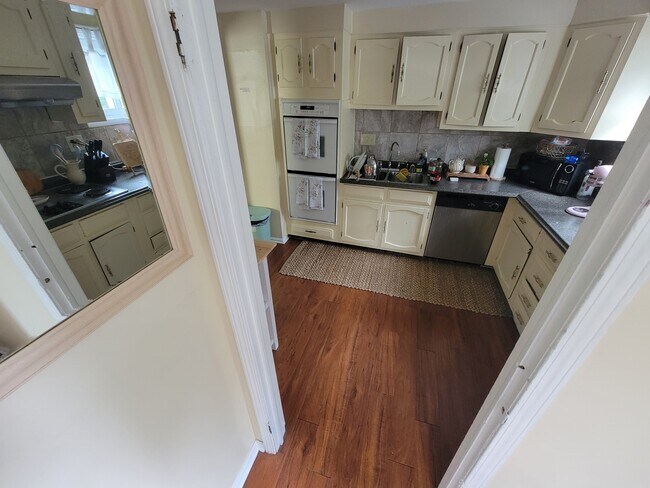 Building Photo - 450 Linden Ave