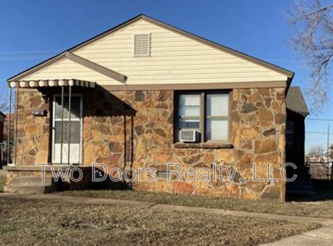 Building Photo - 561 E Indian Dr