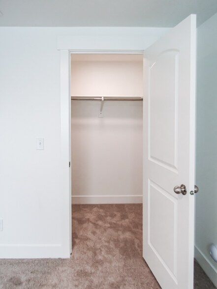 Building Photo - 4652 Cillian Ln