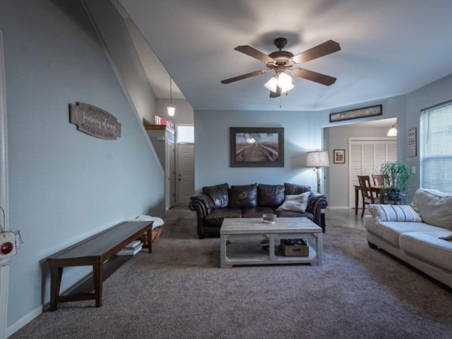 Building Photo - 3 bedroom 3 bath in Shawnee Heights