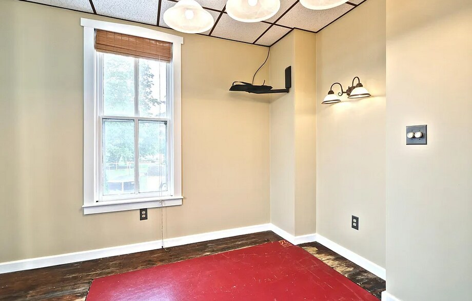 Building Photo - 2379 Table Rock Rd