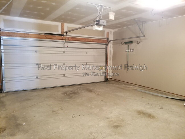 Building Photo - 2152 Castle Pines Dr