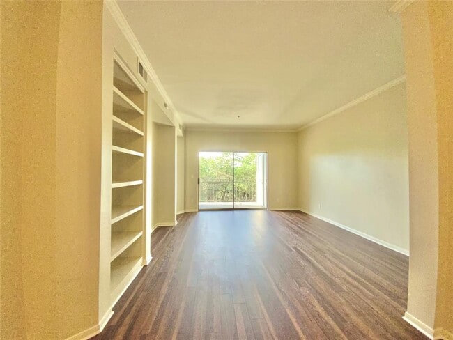 Building Photo - 6000 Shepherd Mountain Cove