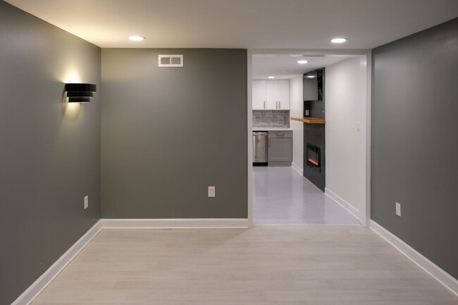 Building Photo - 27 Swanson Ct