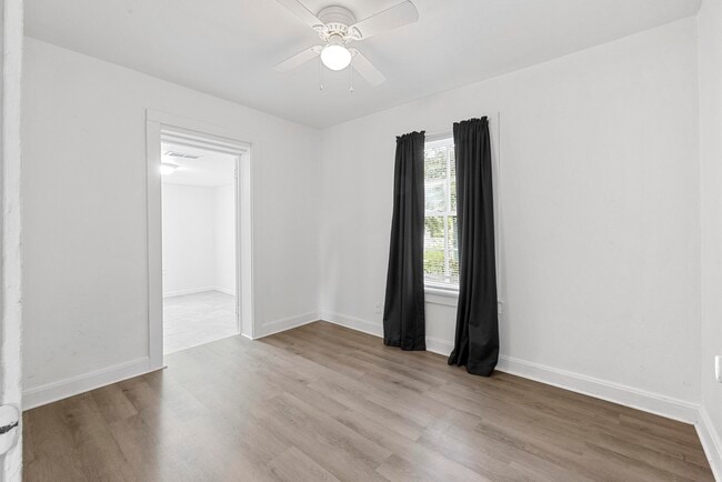 Building Photo - 324 Dixie St