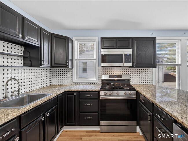 Building Photo - 91 Jewett St