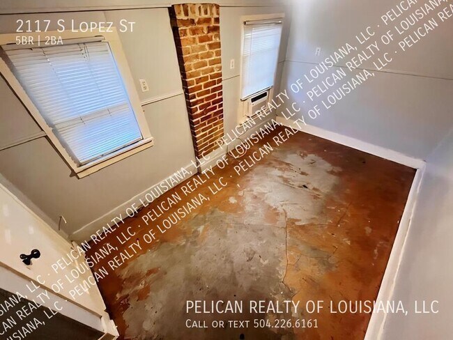 Building Photo - 2117 S Lopez St