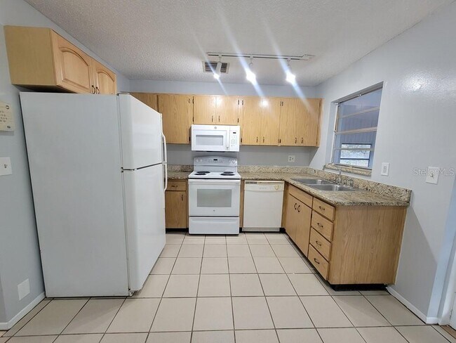 Building Photo - 6922 Westend Ave