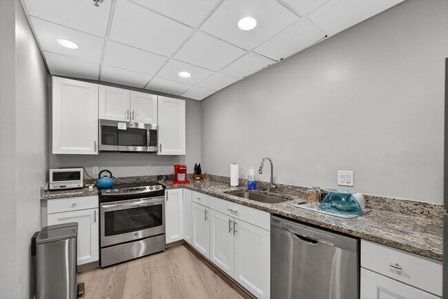 Building Photo - 1190 Jimmy Buffett Mem Hwy