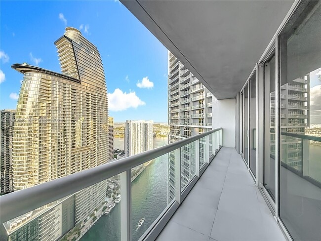 Building Photo - 475 Brickell Ave