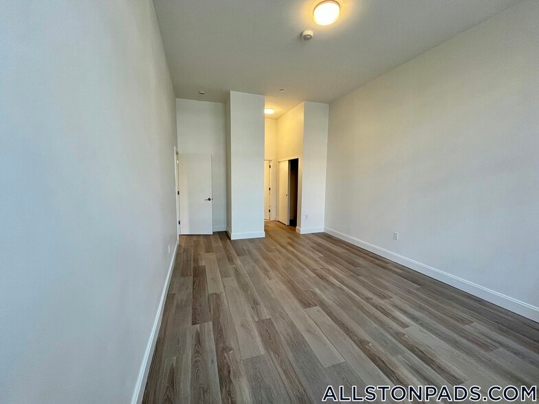 Building Photo - 1079 Commonwealth Ave