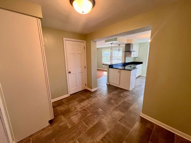 Building Photo - Pittsburgh - 2 Bedroom 1.5 Bathroom - Home...