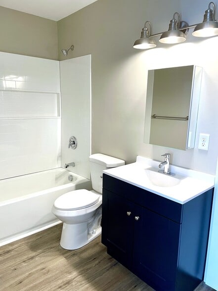 Building Photo - 20 N Main St