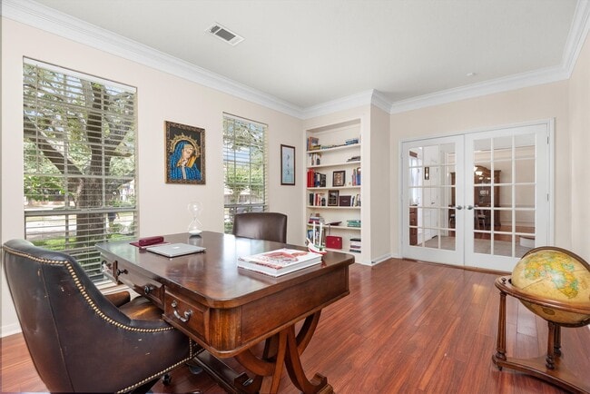 Building Photo - 22007 Crossbrook Dr