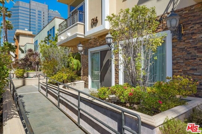 Building Photo - 1316 Amherst Ave