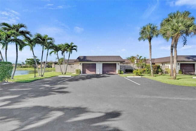 Building Photo - 125 Lake Paula Dr