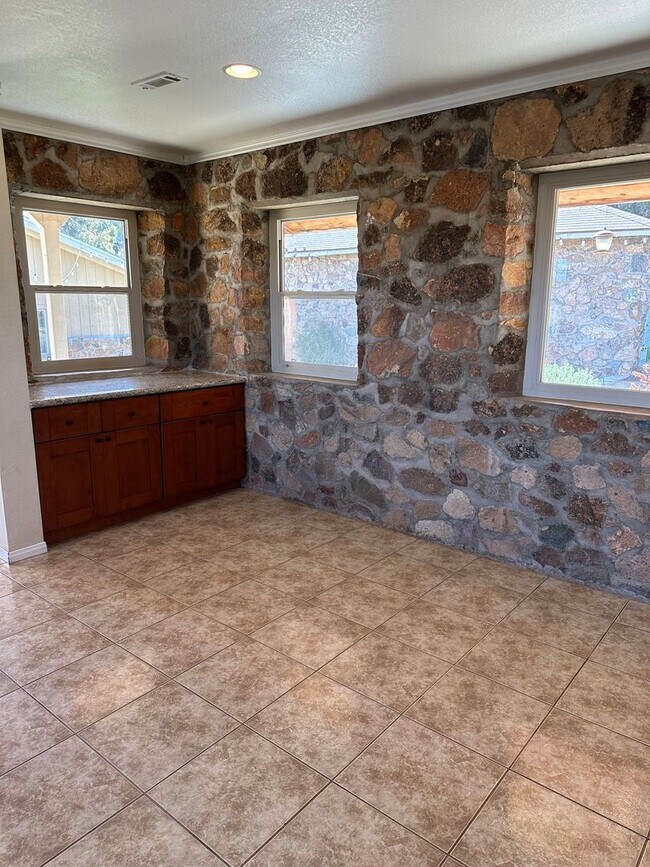 Building Photo - 3264 Holly Way