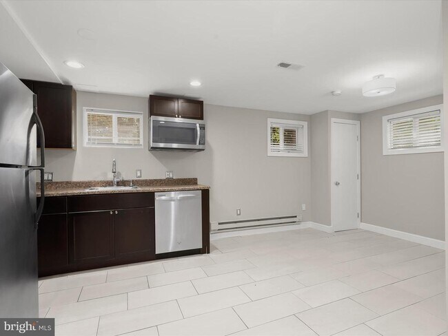 Building Photo - 12516 Two Farm Dr