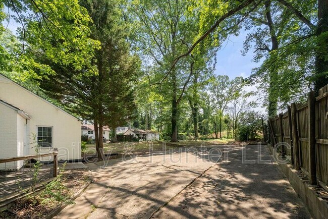 Building Photo - 1472 Norman Berry Dr