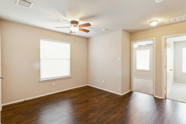 Building Photo - 1600 Sugarberry Ln