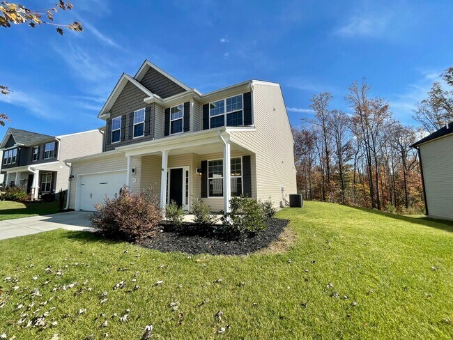 Building Photo - Gorgeous 4 Bed 2.5 Bath Home in GSO
