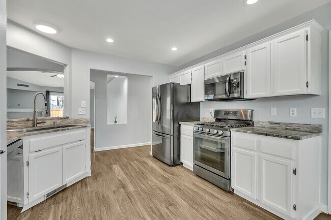 Building Photo - Amazing Floor Plan in Desirable Spanaway Neighborhood!